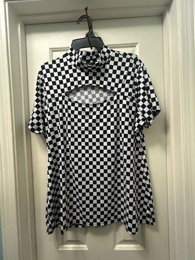 Black and White Checkered Short Sleeve Tee with Cutout
